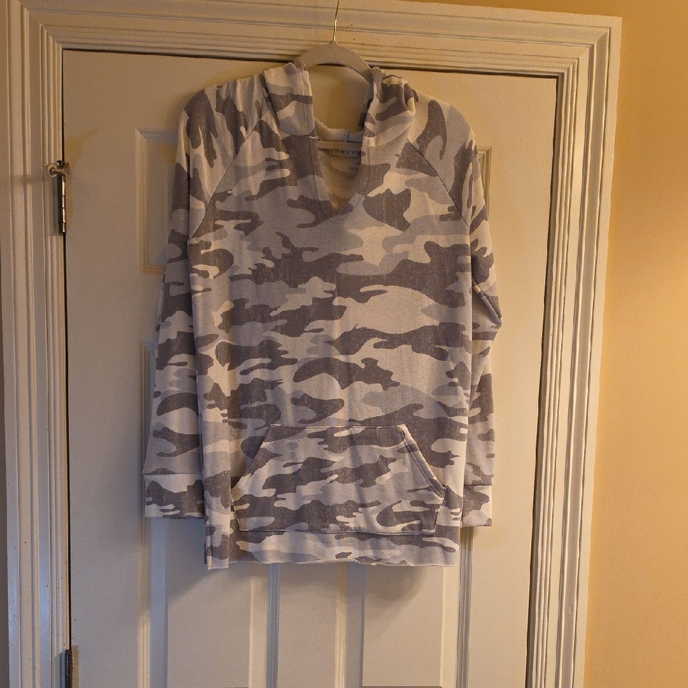 Neutral Gray & Cream Camo Hooded Pullover